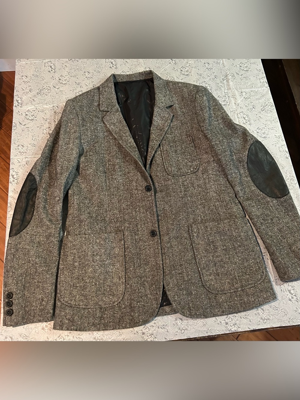 Zara Man’s wool-polyester blend tweed jackets blazer